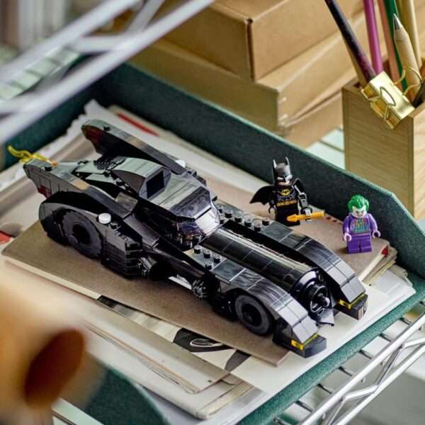 LEGO DC Batmobile: Batman vs. The Joker Chase Set - Image 3