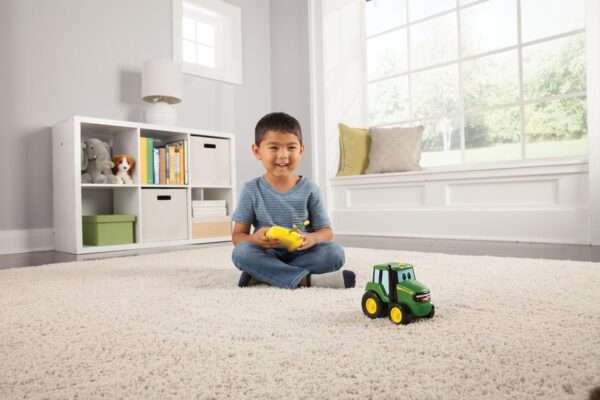 John Deere - Radio Controlled Johnny Tractor - Image 5