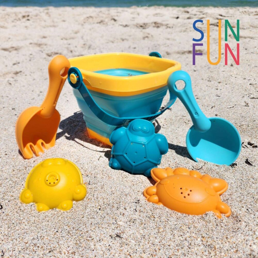 SUNFUN -  Folding Bucket Shovel - Sand Rake & 3 Sand Molds - Image 3