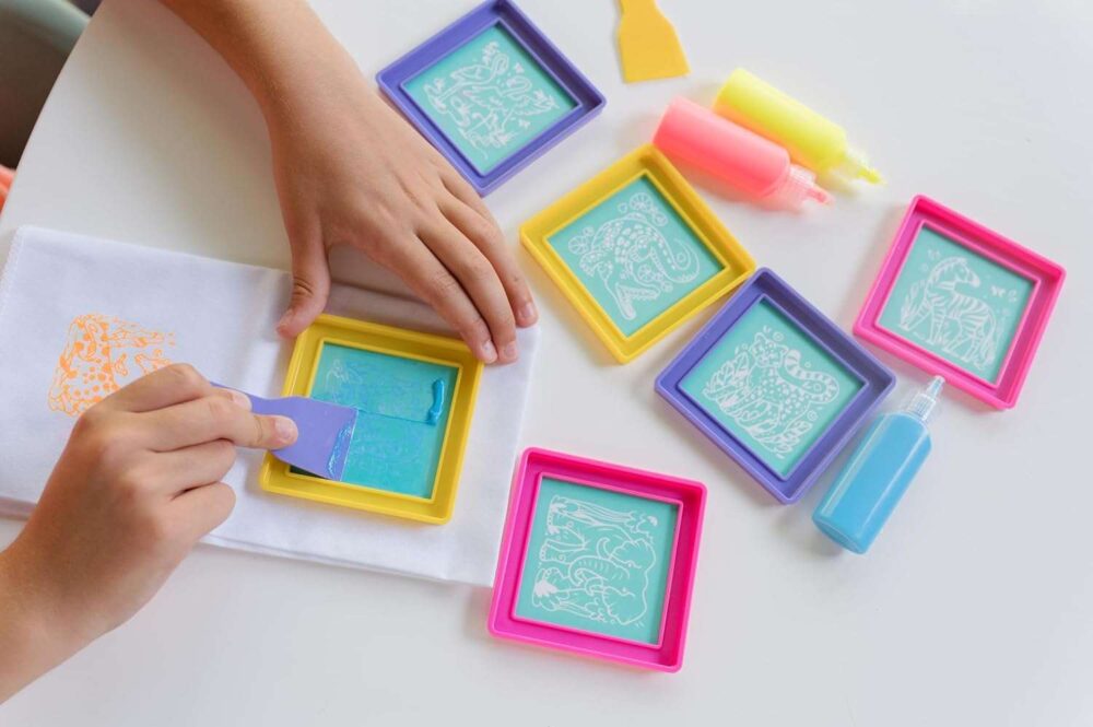 4M KidzMaker Easy to Do Screen Printing Kit - Image 4
