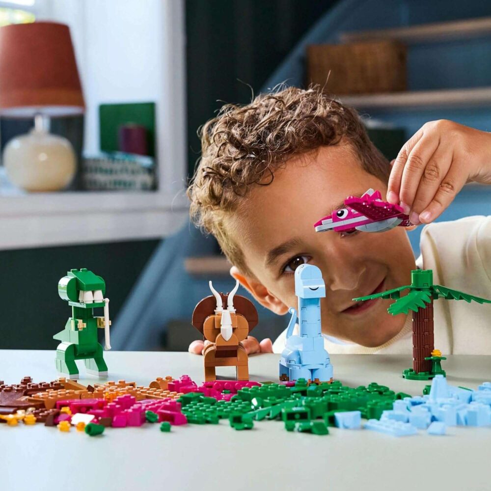 LEGO Classic Creative Dinosaurs Set - Image 4
