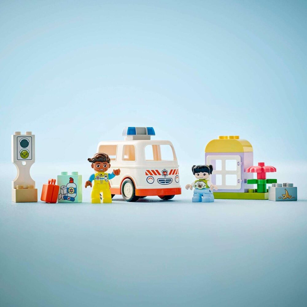 LEGO DUPLO Ambulance & Driver Set - Image 5