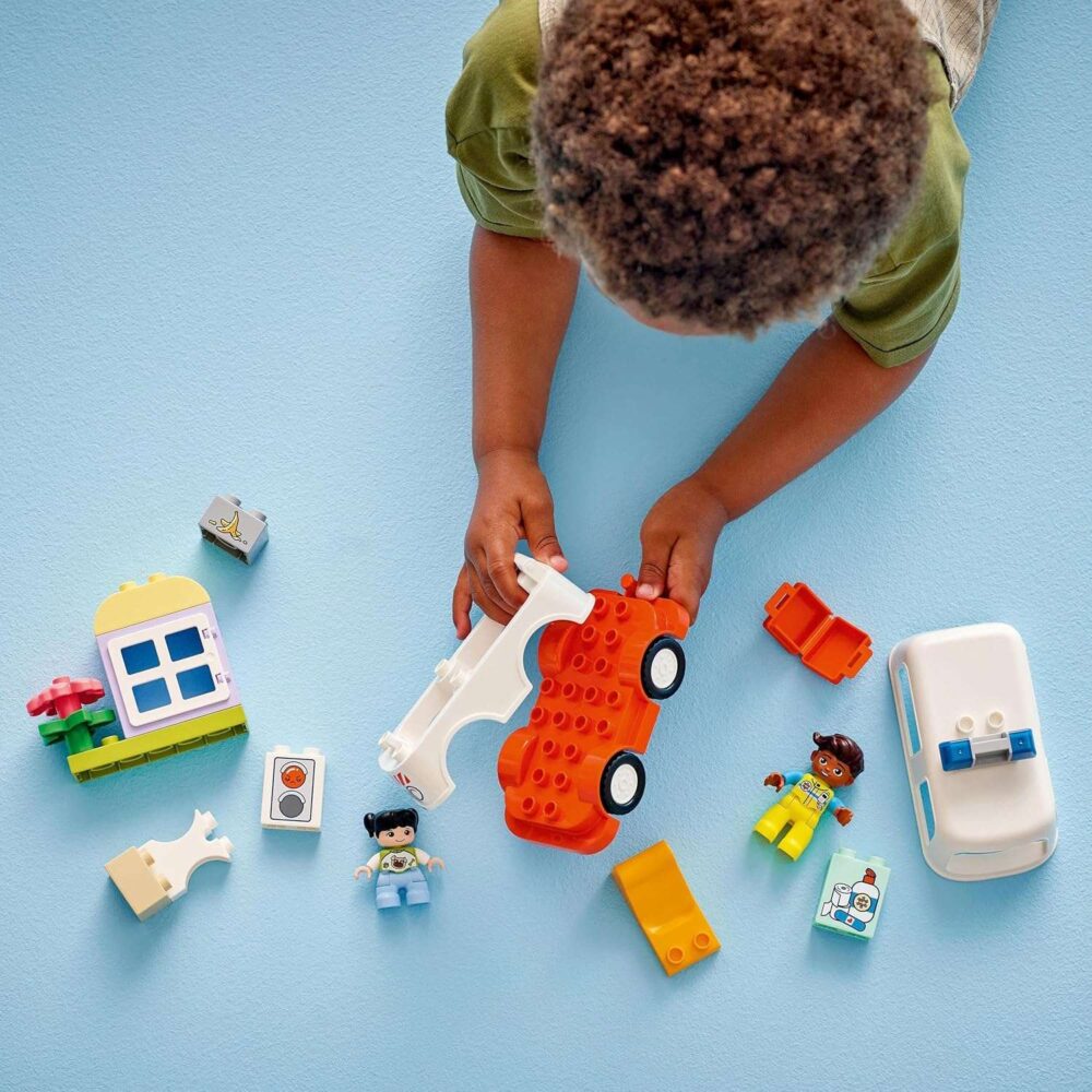 LEGO DUPLO Ambulance & Driver Set - Image 6