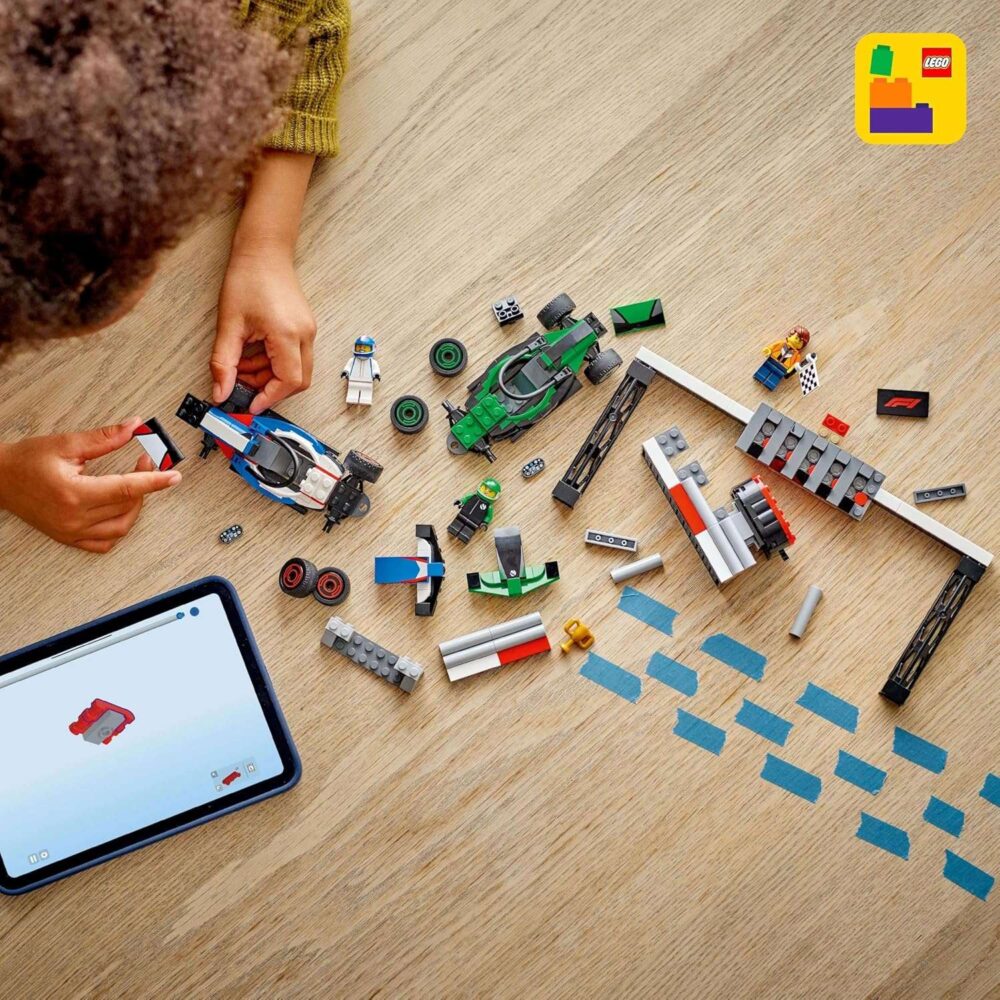 LEGO City F1 Grid with VCARB & Sauber Race Cars - Image 7